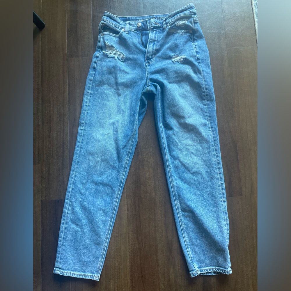 Size 4 American Eagle Stretch High Rise Mom Jean